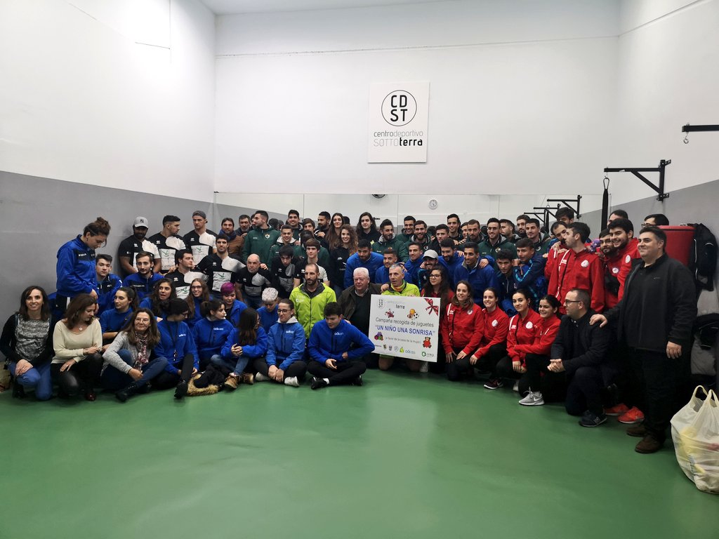 Nissan Al-Qázeres se suma a la recogida de juguetes del CD Sottoterra