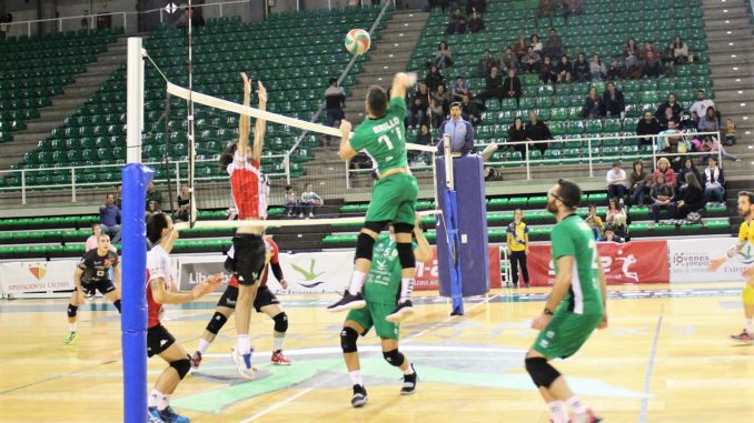 Derrota del Extremadura CCPH por 0-3 ante Voleibol Dumbría