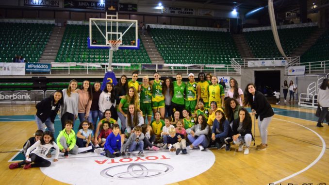 Victoria del Nissan Al-Qázeres Extremadura por 74 - 60 frente a Embutidos Pajariel Bembibre