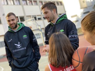 Rakocevic y Jankovic entregan los últimos carnés de cantera en el Vedruna