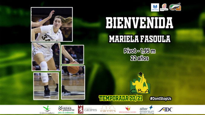 Mariella Fasoula firma por el Alter Enersun Al-Qázeres Extremadura