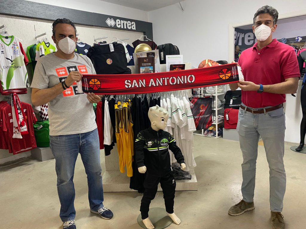 Juan Luis Martín (ExtremaduraSport) y Manolo Moraga (Director cantera SACC)